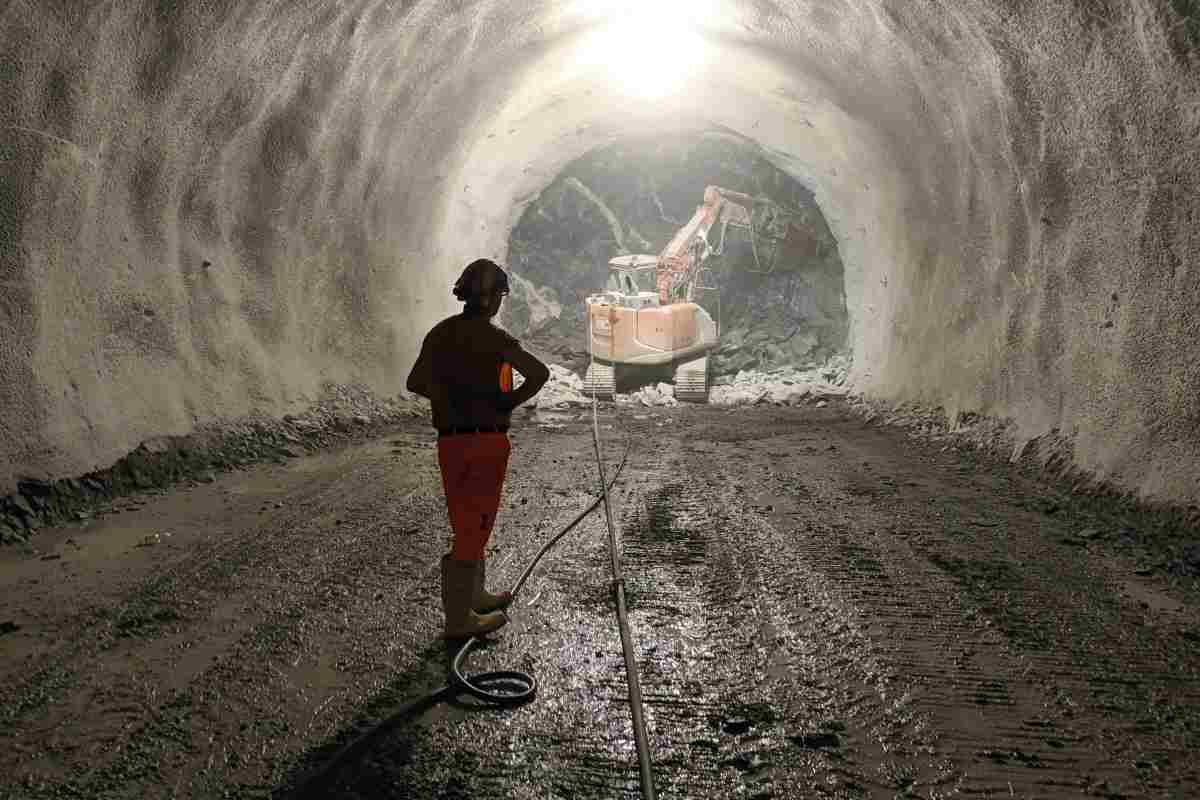 Tunnel ferroviario sotterraneo